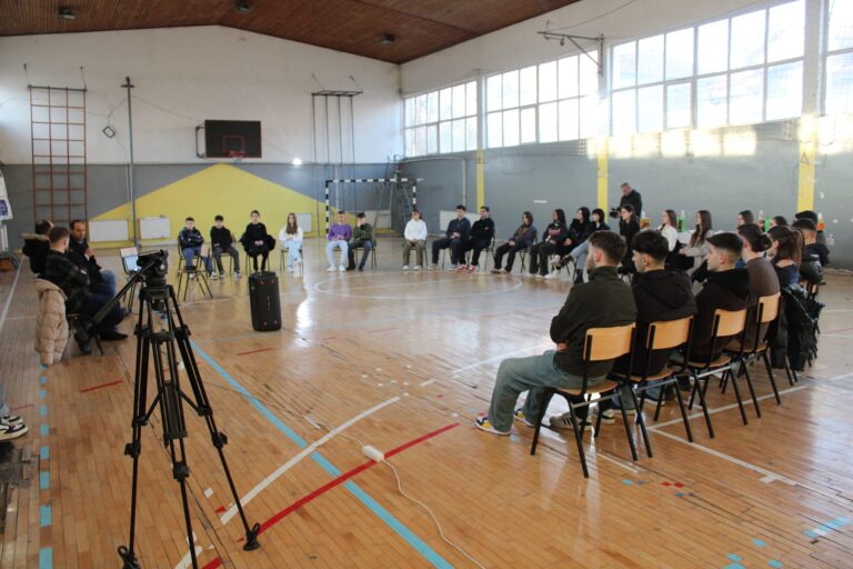 Debat rinor mbi rëndësinë e sportit / Младинска дебата за значењето на спортот